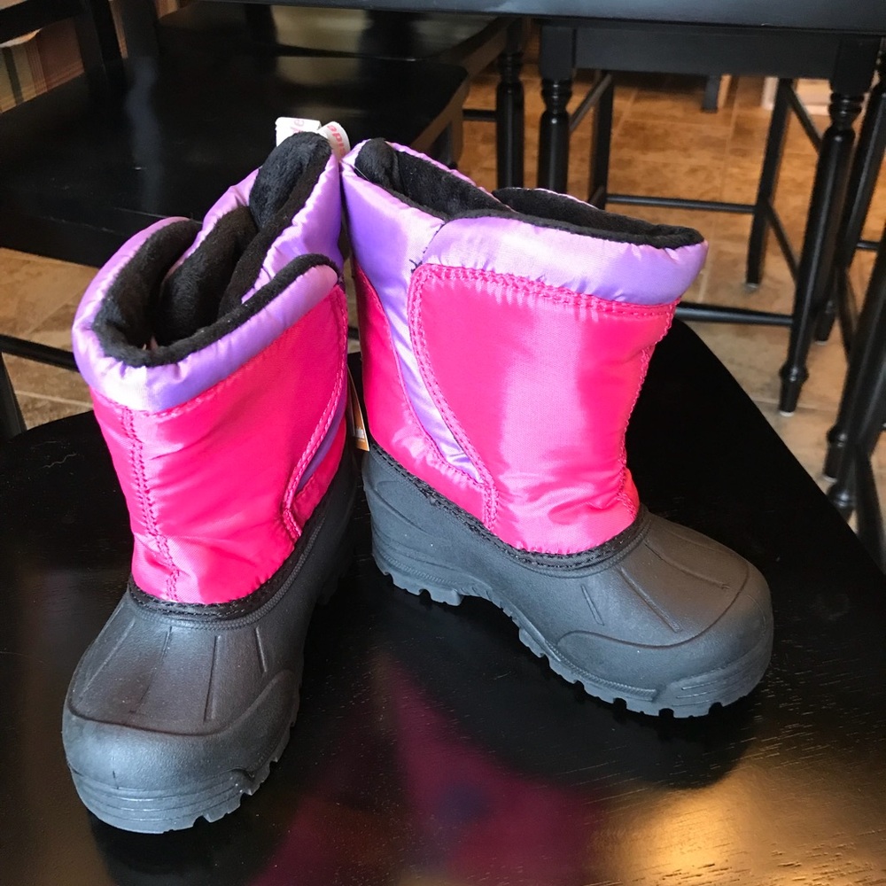 Snow boots